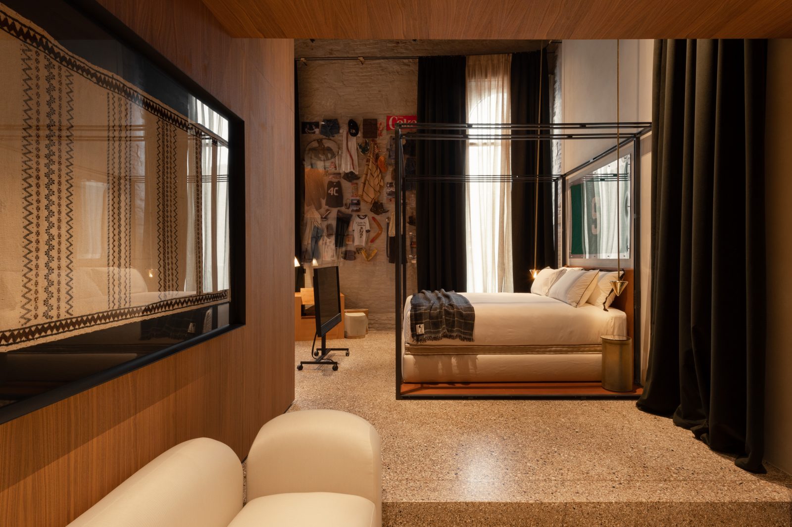 bedroom-r21-family-golden-